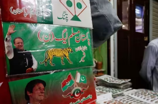 پاکستان میں عام انتخابات کےلئے ووٹنگ جاری، کس کو ملے گا اقتدار؟v