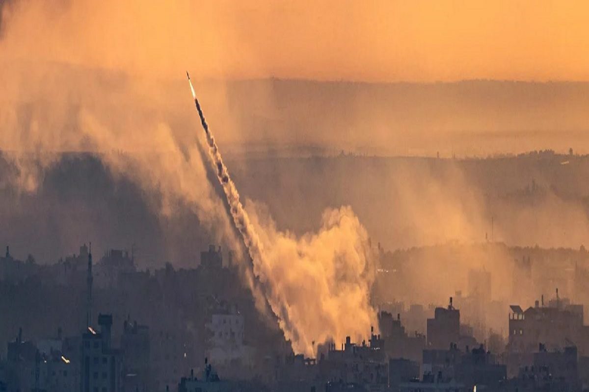 چار دن اور 1600 سے زائد ہلاکتیں، حماس کے 400 سے زائد ٹھکانے تباہ، اسرائیلی فوج نے جاری کی ایڈوائزری