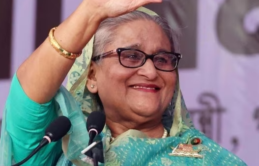 ڈھاکہ : بنگلہ دیش کی وزیر اعظم اور عوامی لیگ کی سربراہ شیخ حسینہ پانچویں مدت کے لئے پھر سے منتخب ہو گئی ہیں۔ ان کی پارٹی نے تشدد اور مرکزی اپوزیشن بنگلہ دیش نیشنلسٹ پارٹی (BNP) کے بائیکاٹ سے متاثر انتخابات میں 50 فیصد سے زیادہ ووٹ حاصل کئے ۔ حسینہ (76) 2009 سے اقتدار میں ہیں اور ان کی پارٹی عوامی لیگ نے دسمبر 2018 میں پچھلا الیکشن بھی جیتا تھا۔ یہ پہلے ہی یقینی سمجھا جا رہا تھا کہ وہ اس یک طرفہ الیکشن میں مسلسل چوتھی بار اور مجموعی طور پر پانچویں بار اقتدار میں آئیں گی۔
