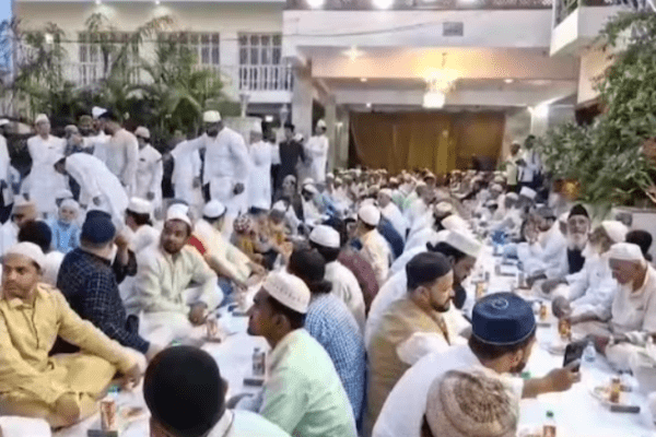 آگرہ کے فوارہ میں واقع آستانہ عالیہ قادریہ میں روز افطار پروگرام کا اہتمام کیا گیا۔ اس پروگرام کا اہتمام سید سنوان احمد شاہ نے کیا تھا۔ جس میں شہر کے ہندو اور مسلم بھائی چارے کی مثال دیکھنے کو ملی۔